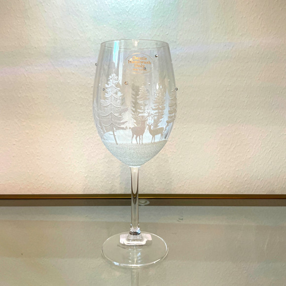 Set of 2 Holiday Wine Glasses Hand Painted White Christmas Trees Snow New - Picture 5 of 10